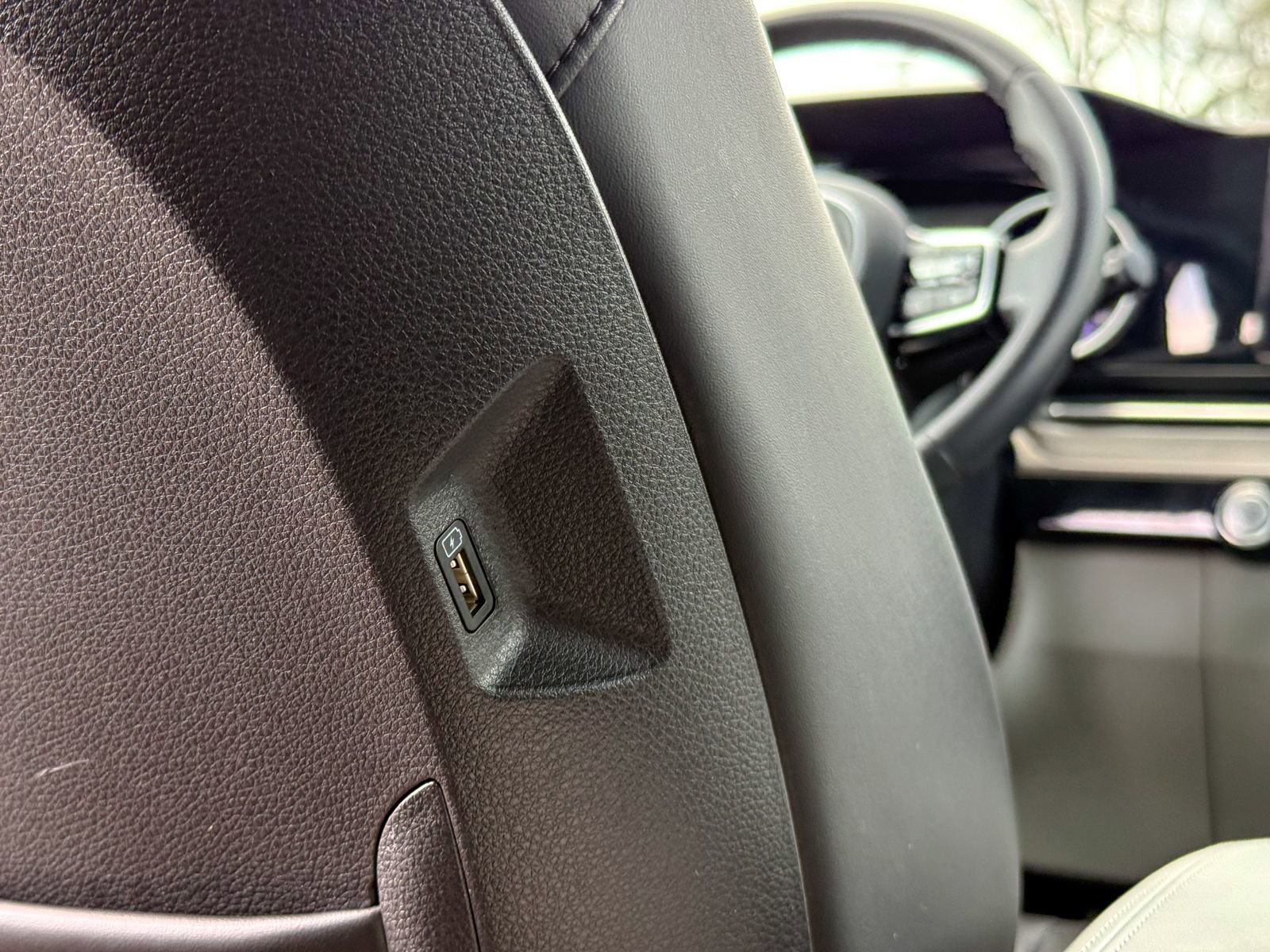 Used 2024 Kia Carnival EX FWD image 37