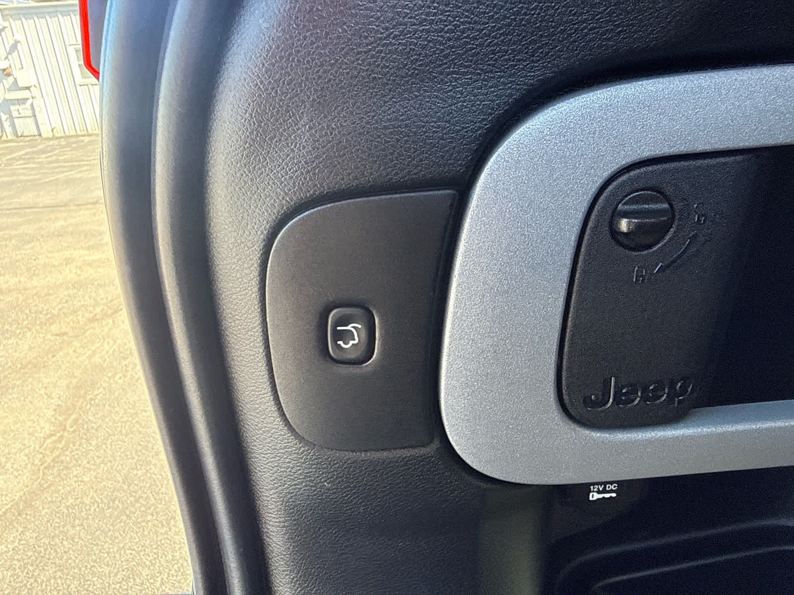 Used 2014 Jeep Cherokee Limited w/ Technology Group AWD/4WD image 16