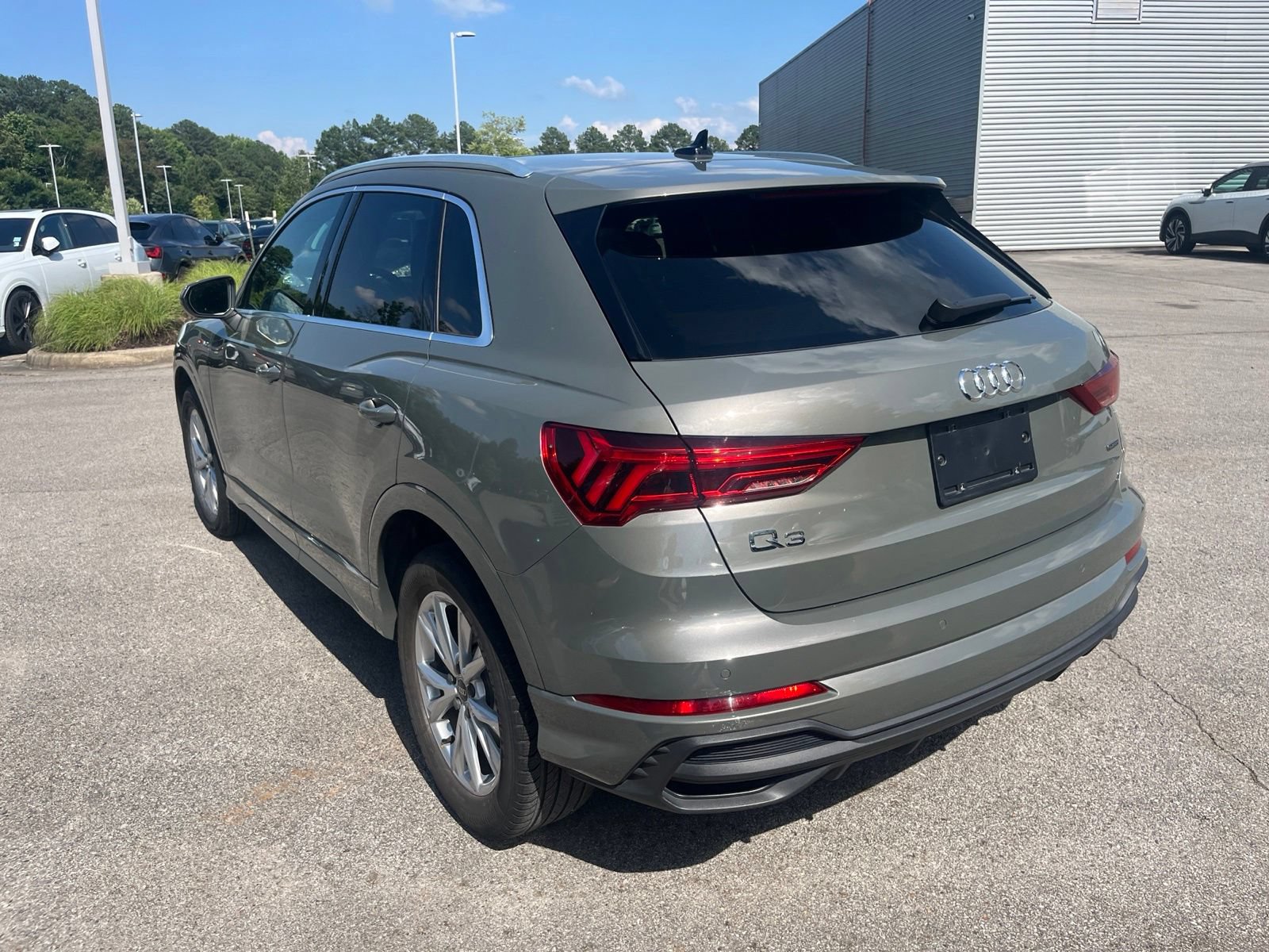 Used 2023 Audi Q3 2.0T Premium Plus w/ Premium Plus Package AWD/4WD image 8