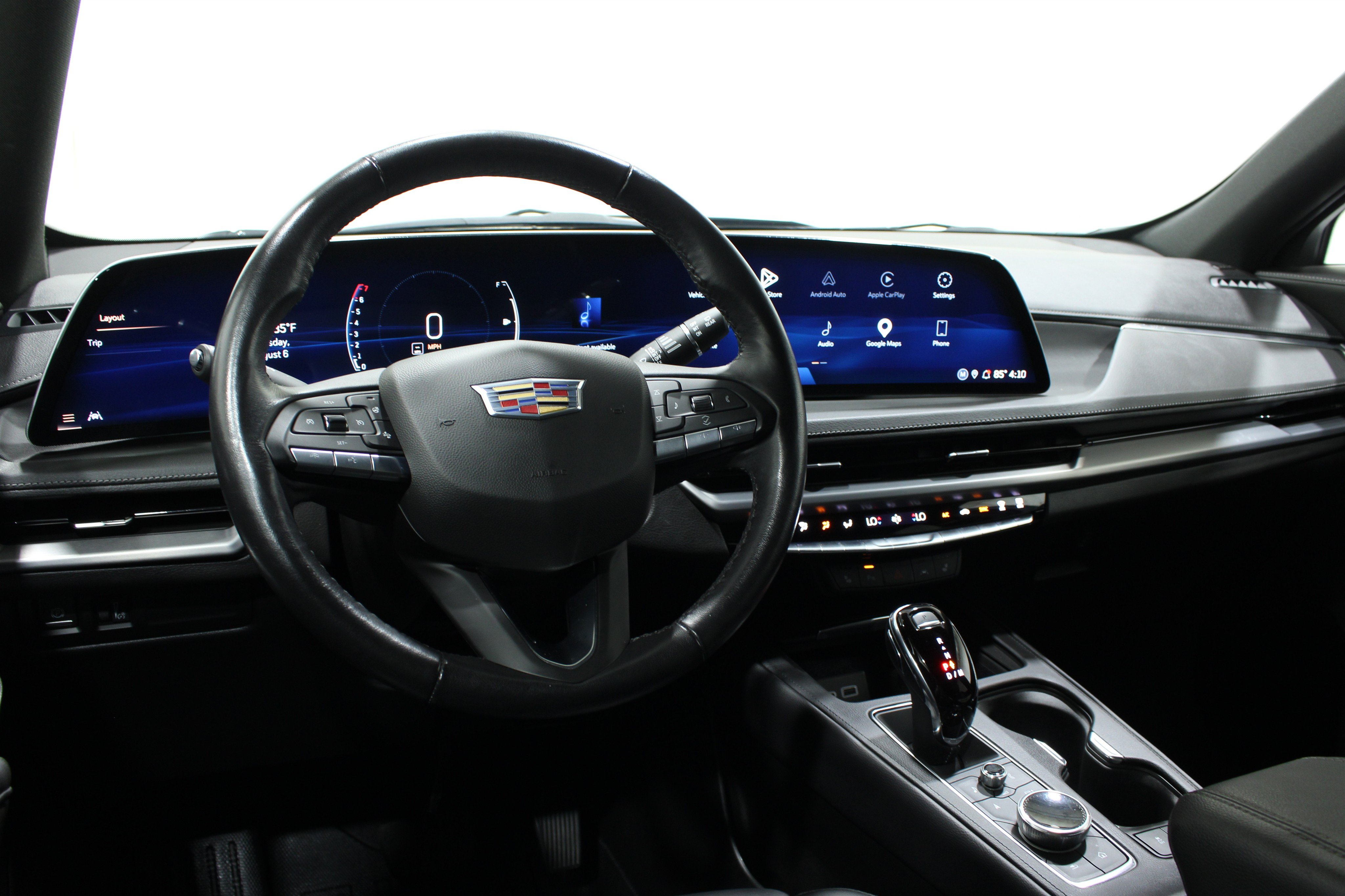 Certified 2024 Cadillac XT4 Luxury w/ Cold Weather Package FWD image 2