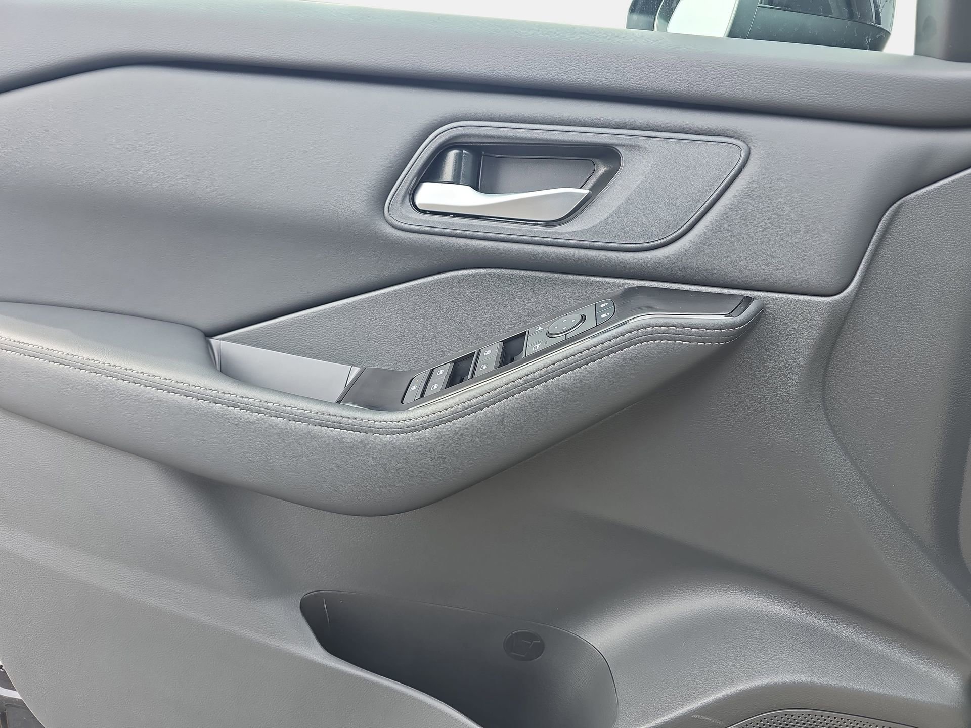 New 2026 Nissan Rogue SV w/ Cold Weather Package FWD image 26