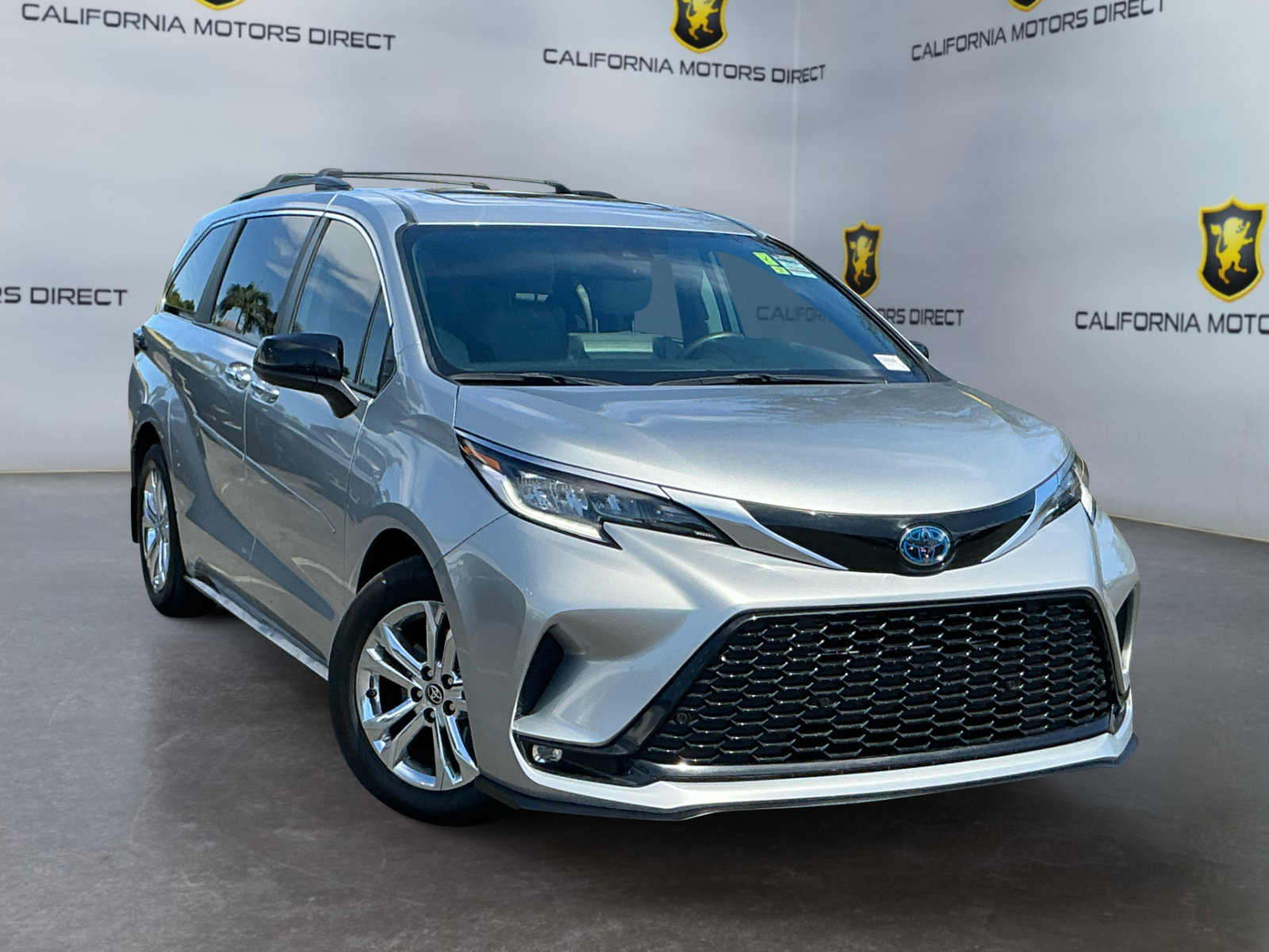 Used 2022 Toyota Sienna XSE AWD/4WD image 3