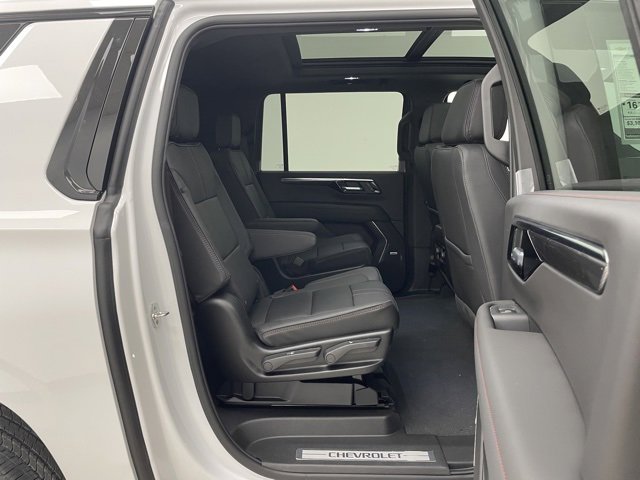 New 2026 Chevrolet Suburban RST image 14