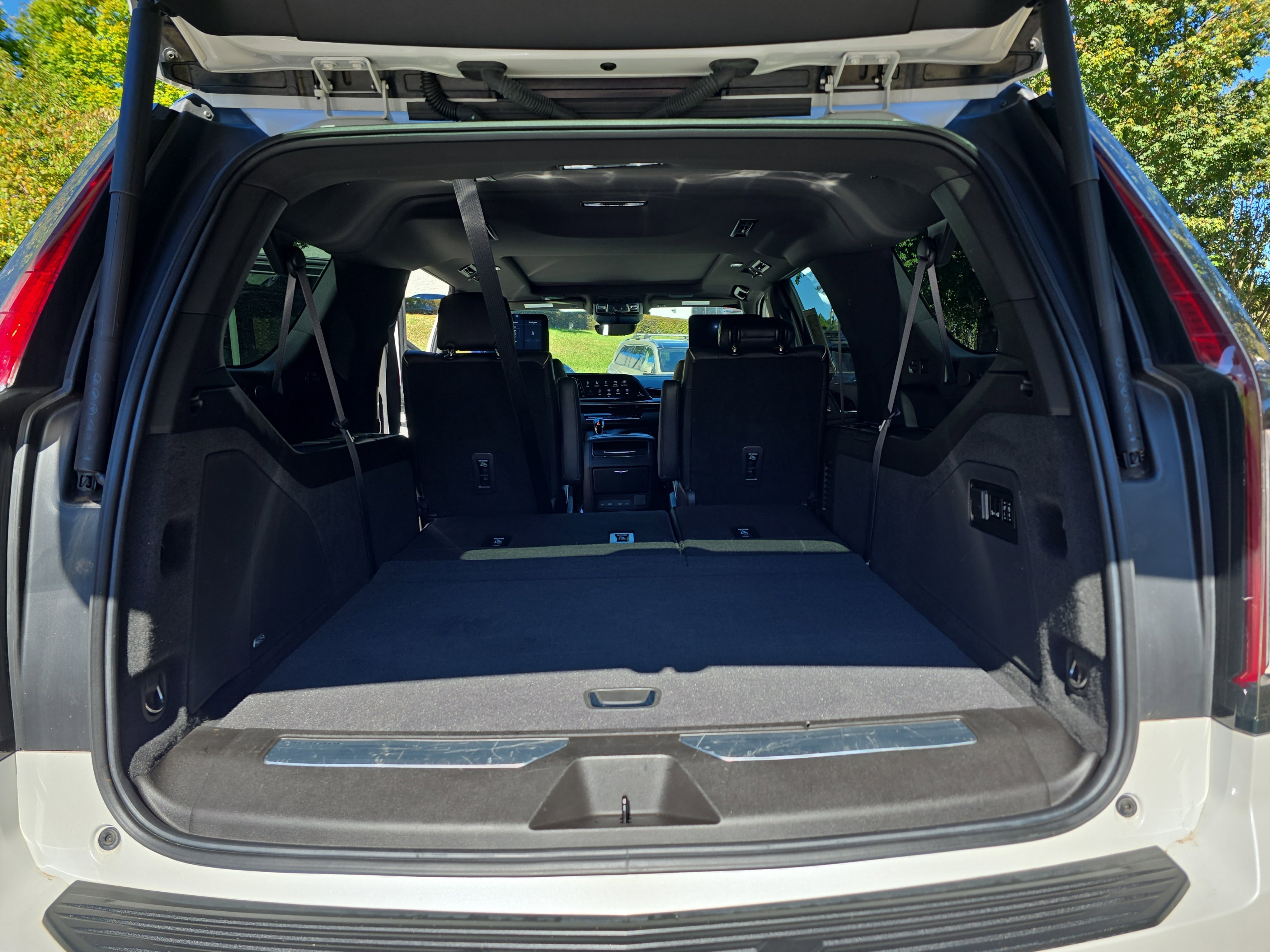 Used 2021 Cadillac Escalade ESV Premium Luxury image 13