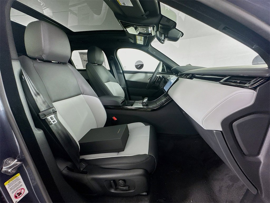 New 2026 Land Rover Range Rover Velar Dynamic SE image 28