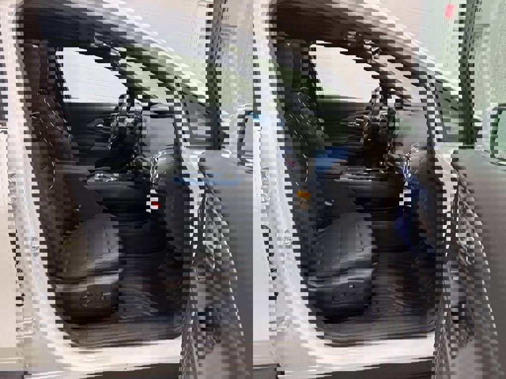 New 2026 Chevrolet Equinox EV LT w/ Convenience Package II image 32