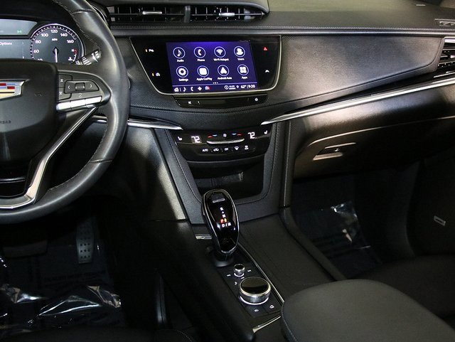 Used 2023 Cadillac XT6 Luxury image 17