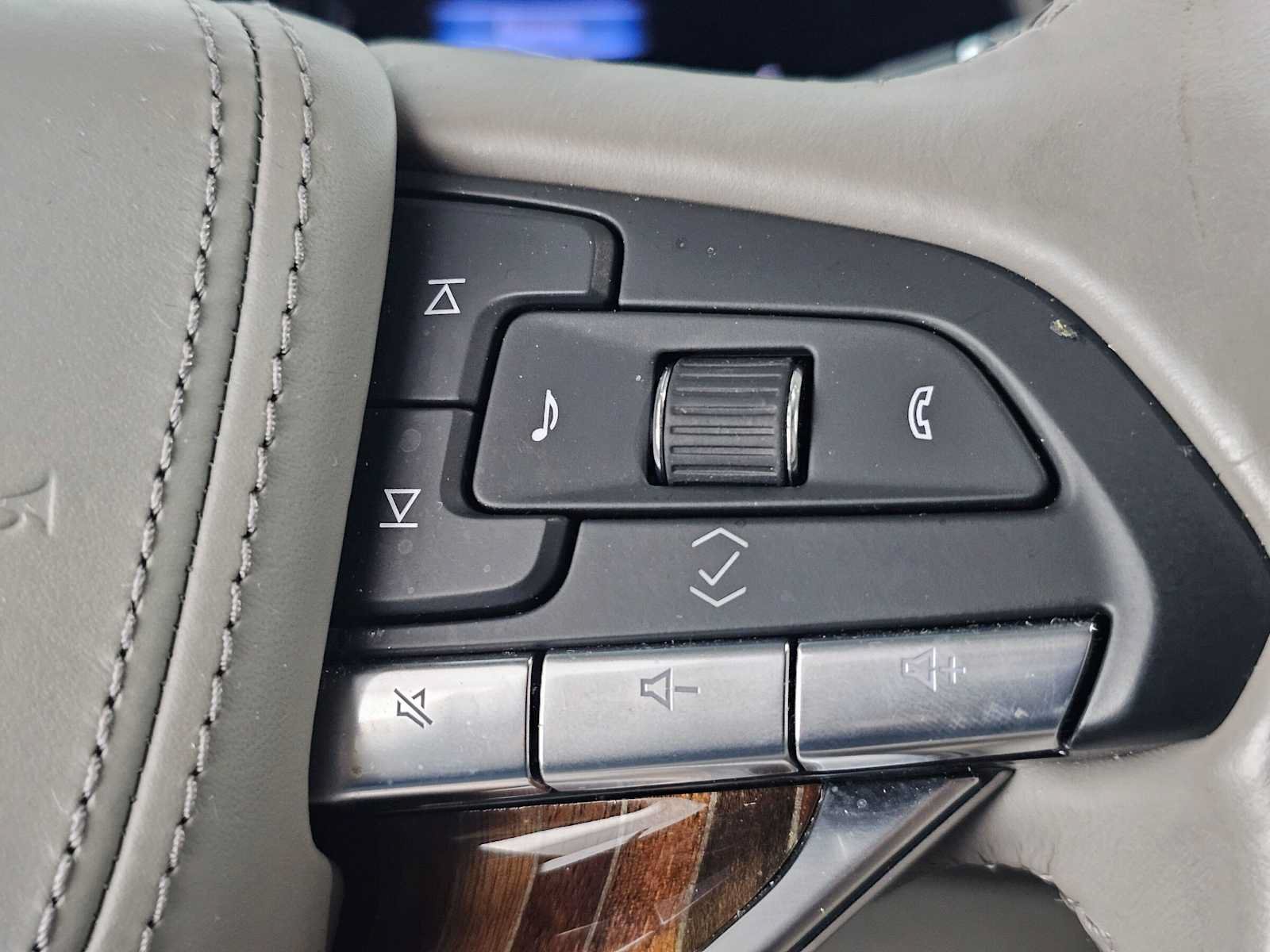 Used 2023 Cadillac Escalade Sport Platinum AWD/4WD image 32