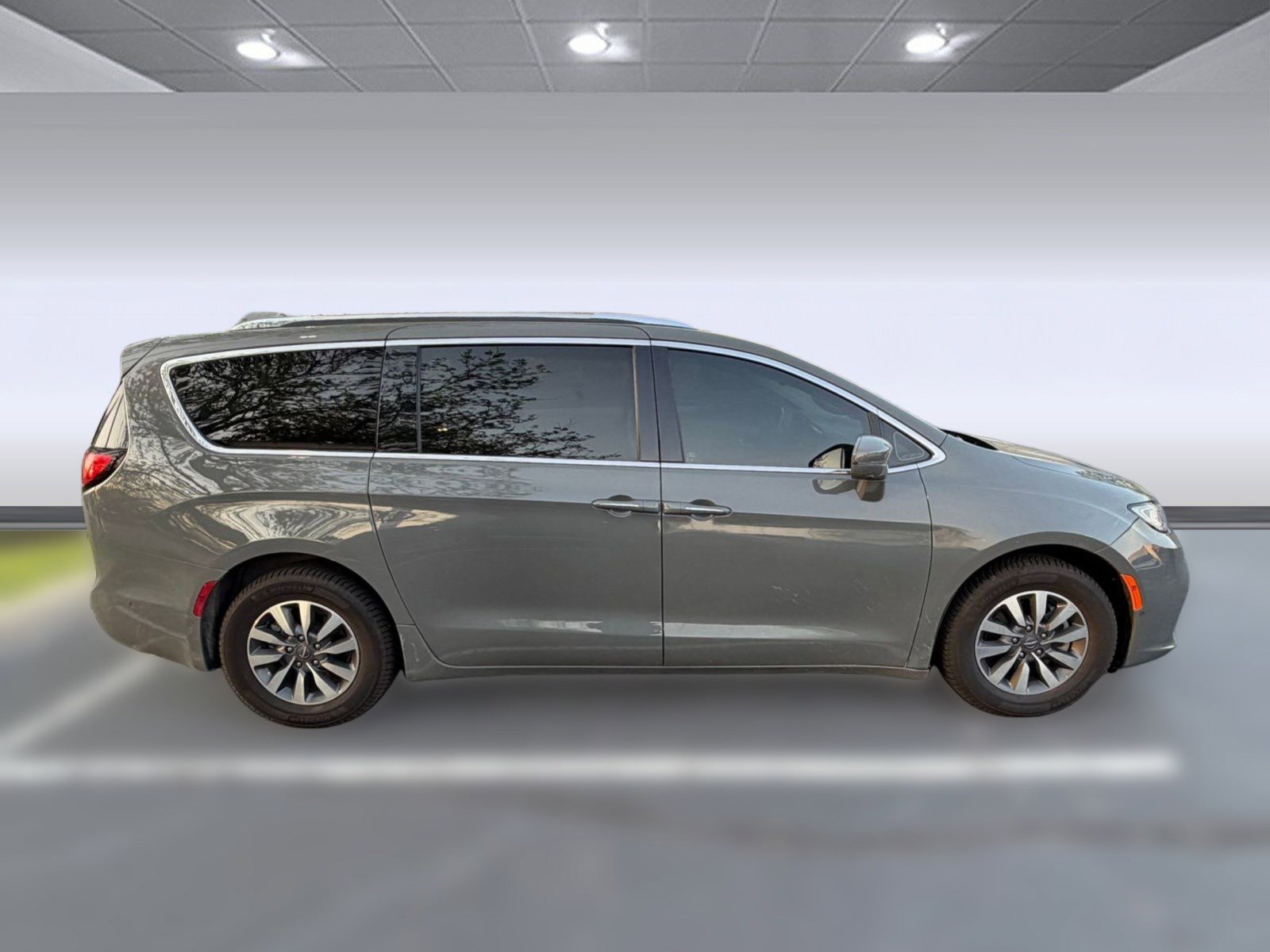 Used 2021 Chrysler Pacifica Touring-L FWD image 6
