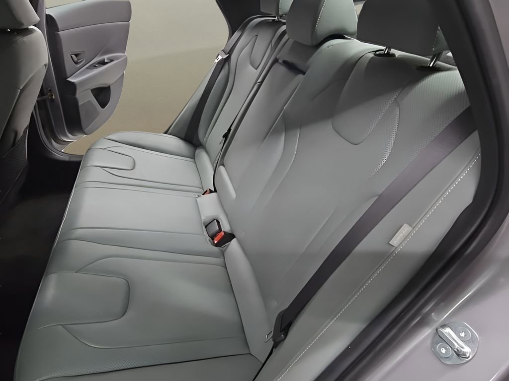 Certified 2025 Hyundai Elantra Limited image 15