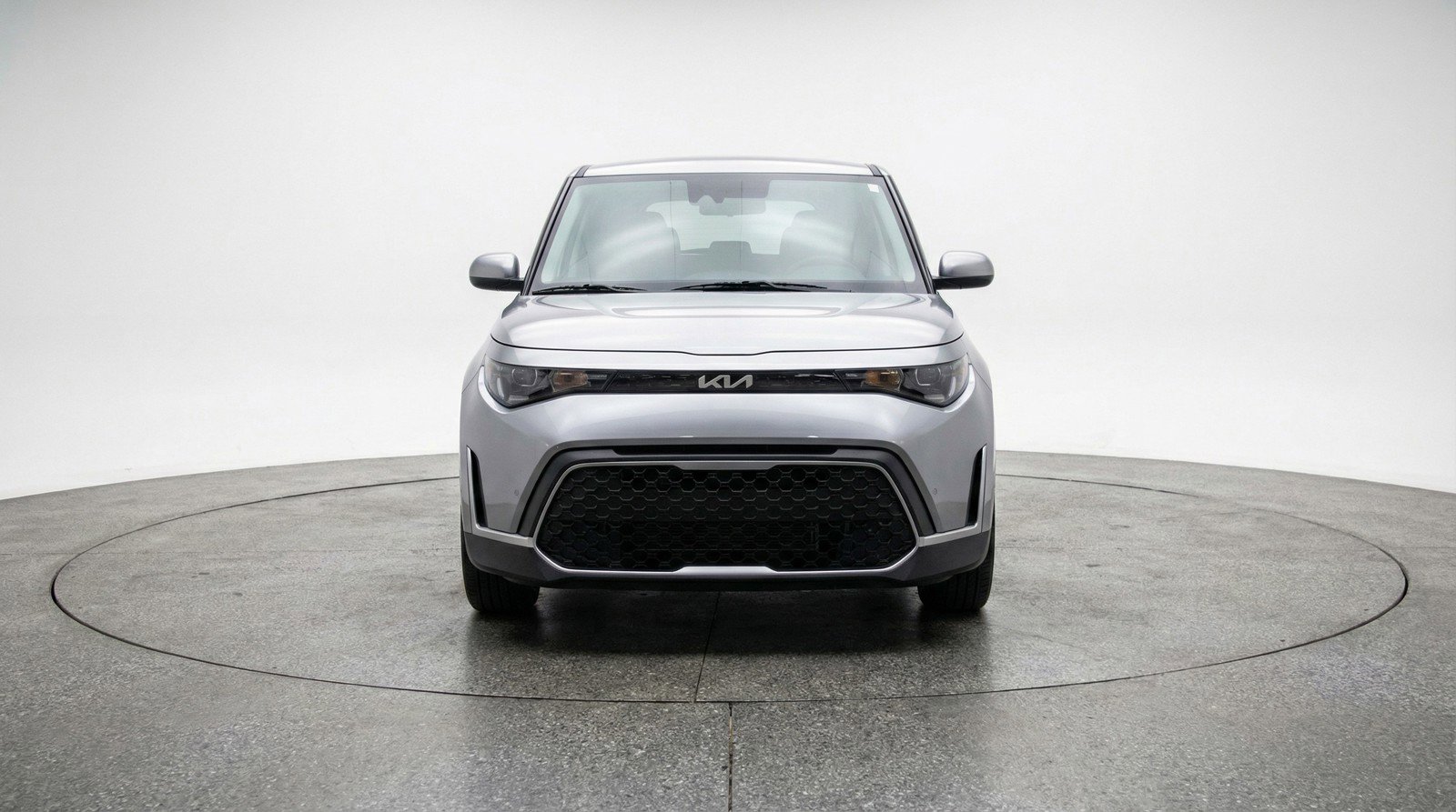 Used 2025 Kia Soul LX w/ LX Technology Package FWD image 2