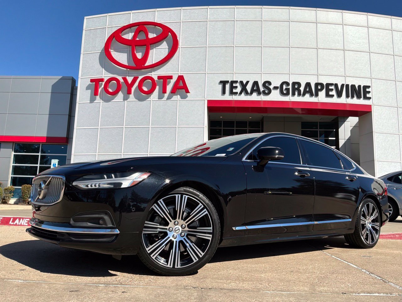 Used 2022 Volvo S90 B6 Inscription w/ Advanced Package AWD/4WD image 2