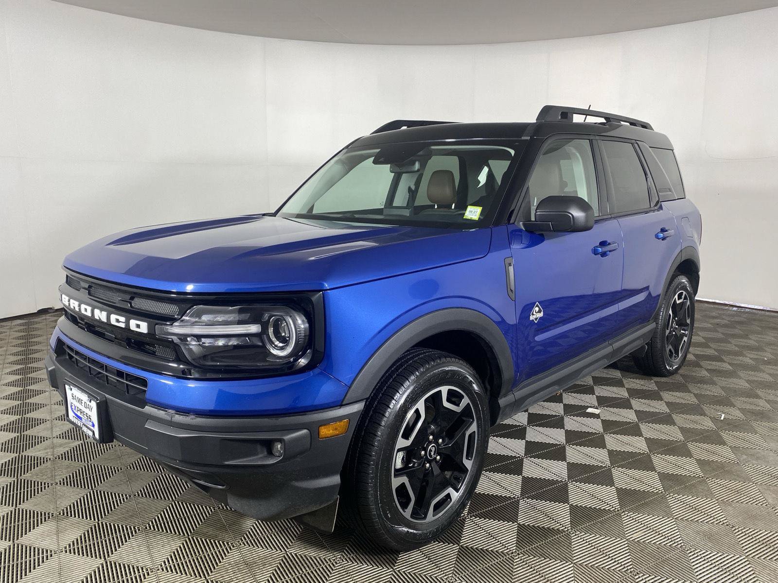Used 2024 Ford Bronco Sport Outer Banks w/ Tech Package AWD/4WD image 3