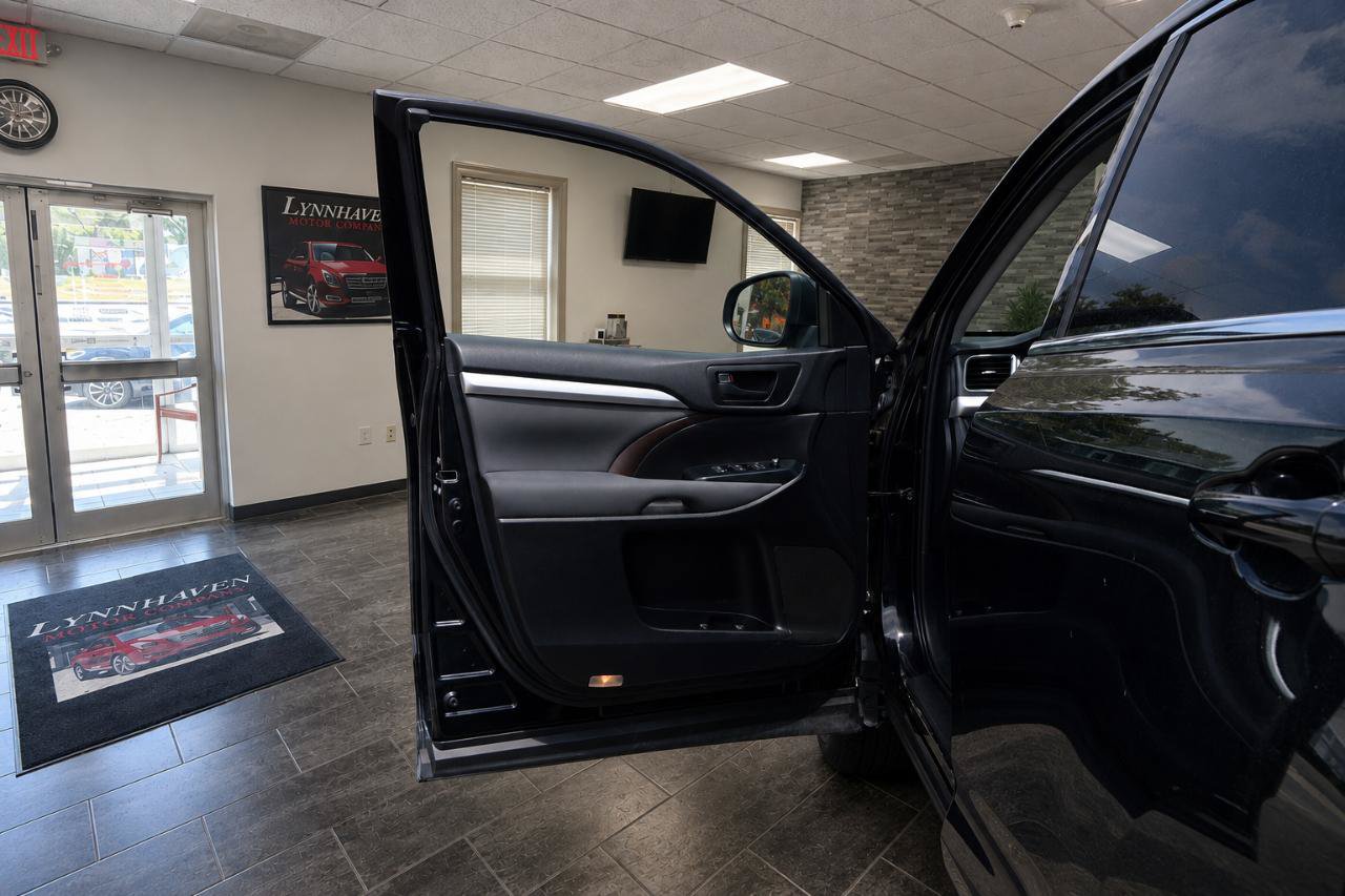 Used 2019 Toyota Highlander LE FWD image 8
