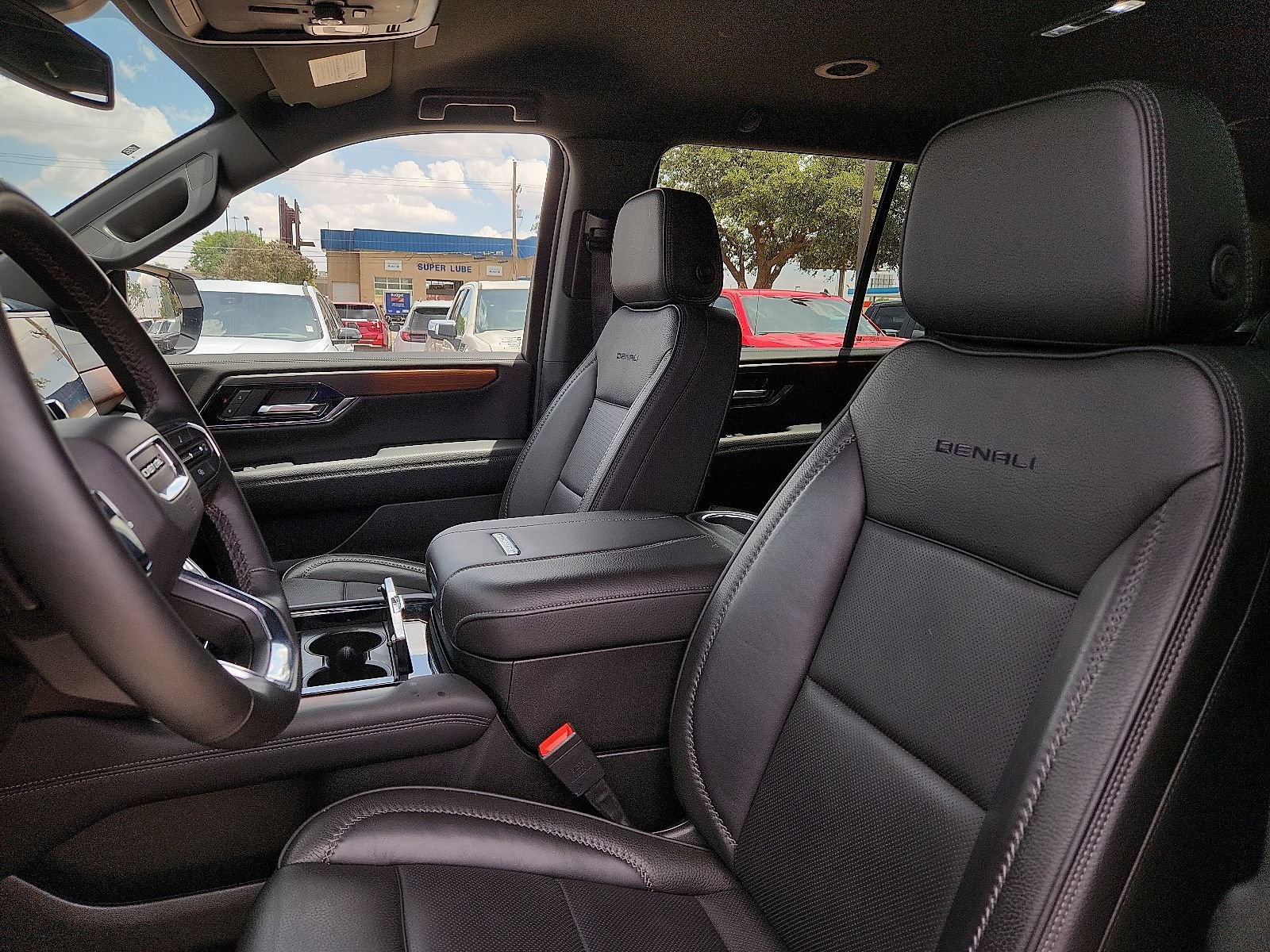 Used 2025 GMC Yukon Denali AWD/4WD image 13