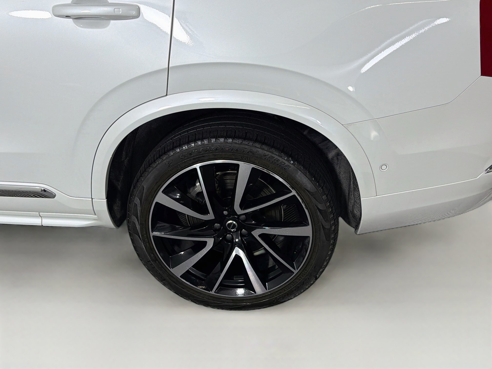 Used 2023 Volvo XC90 B5 Plus w/ Protection Package Premier AWD/4WD image 11
