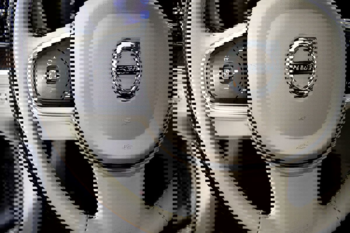 Used 2022 Volvo XC60 B5 Momentum image 24