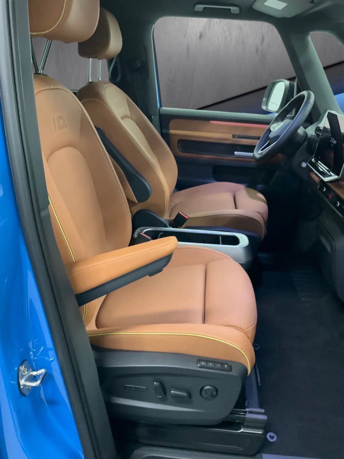 New 2025 Volkswagen ID. Buzz Pro S RWD image 8