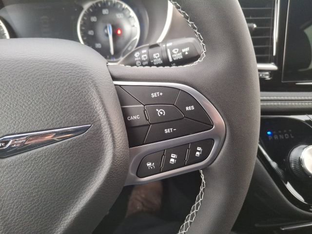 New 2026 Chrysler Pacifica Select image 16