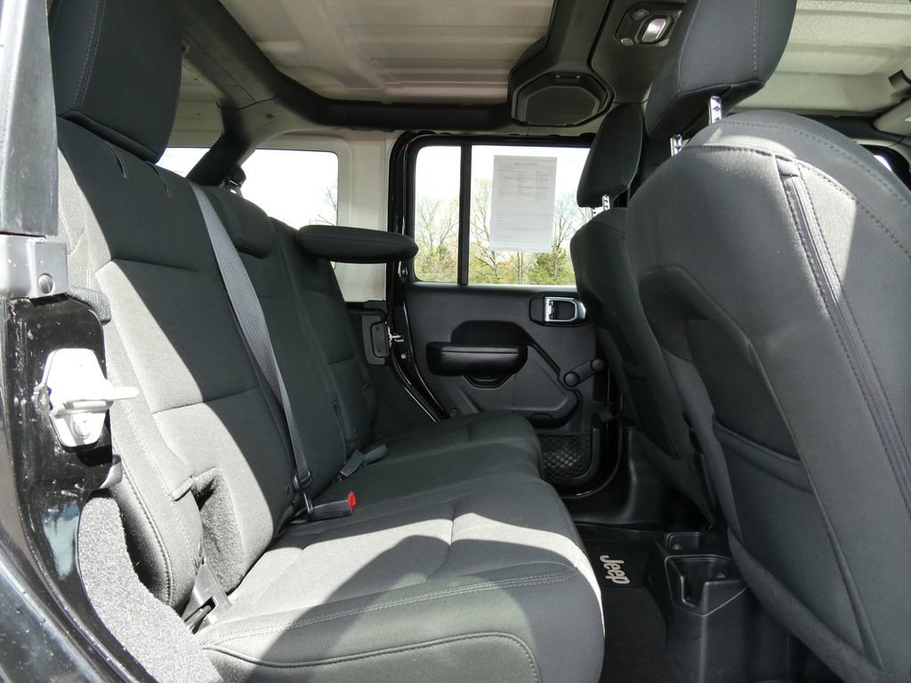 Used 2018 Jeep Wrangler Unlimited Sport AWD/4WD image 15