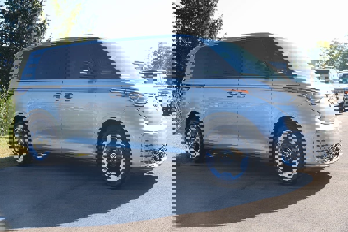 Used 2025 Volkswagen ID. Buzz Pro S image 2