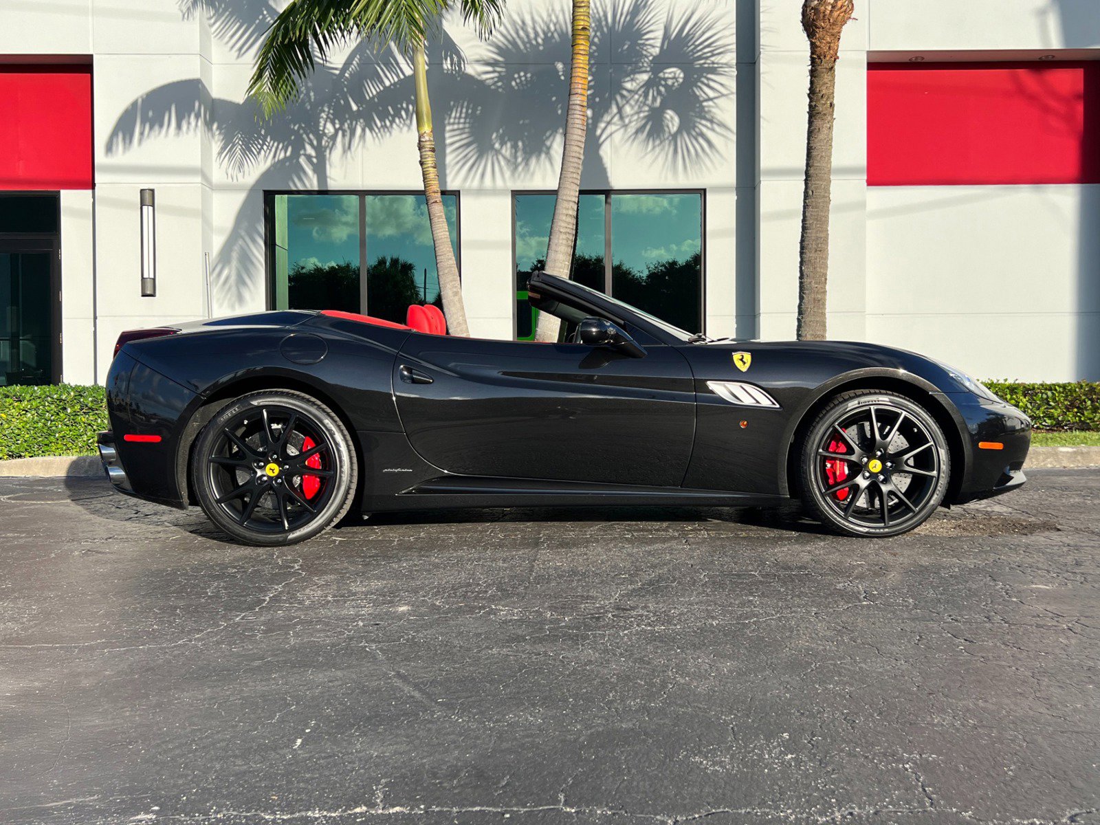 Used 2013 Ferrari California RWD image 15