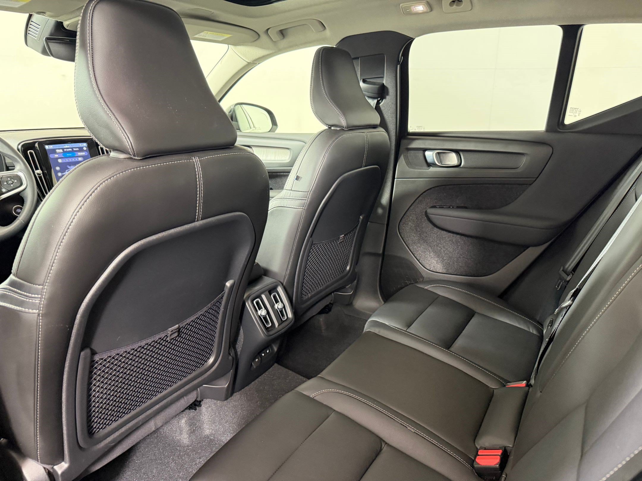 Used 2024 Volvo XC40 B5 Plus w/ Protection Package Premier AWD/4WD image 25