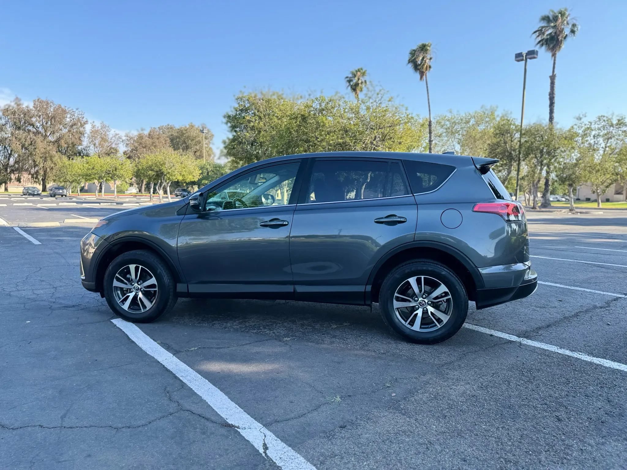 Used 2018 Toyota RAV4 XLE w/ Carpet Mat Package FWD image 13