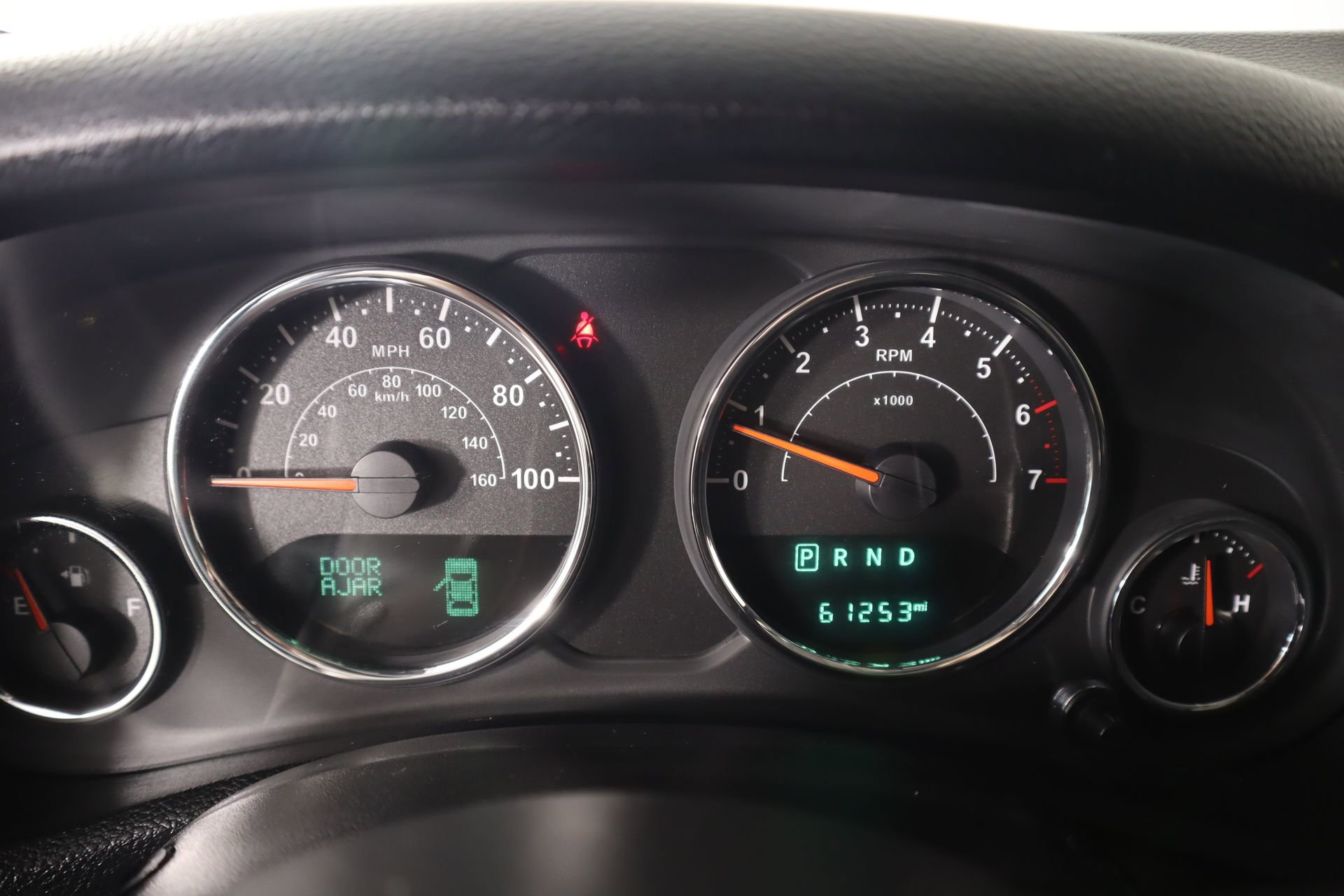 Used 2015 Jeep Wrangler Unlimited Sahara w/ Connectivity Group image 4