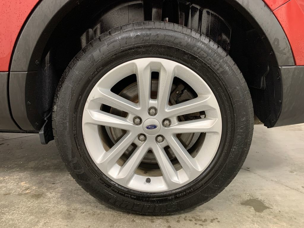 Used 2017 Ford Explorer XLT image 4