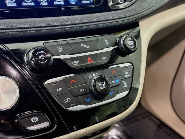Used 2017 Chrysler Pacifica Limited FWD image 16