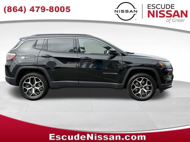 Used 2025 Jeep Compass Limited AWD/4WD image 2