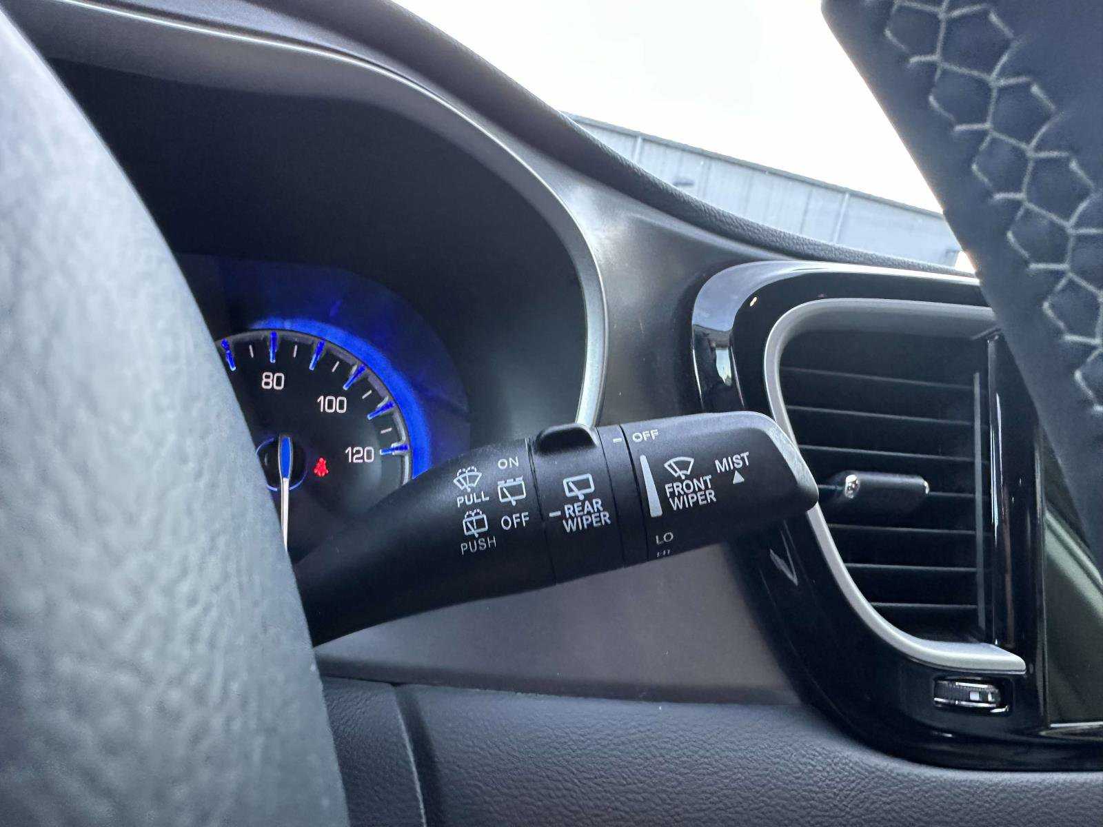 Used 2024 Chrysler Pacifica Touring-L image 27