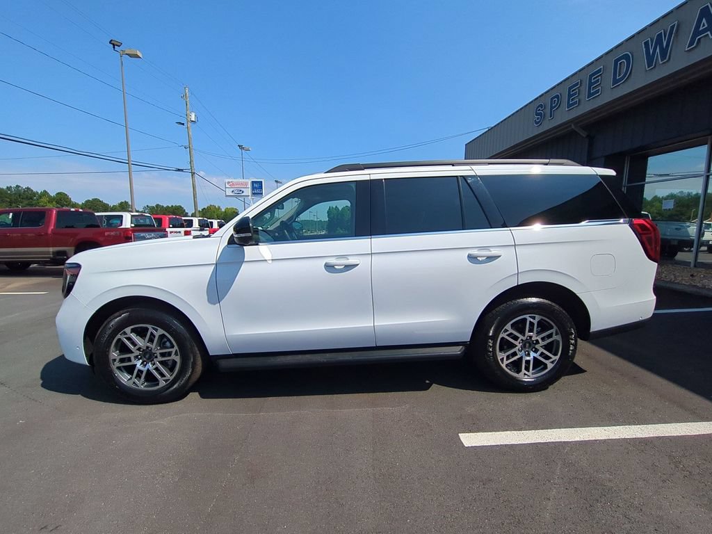 Used 2025 Ford Expedition Active RWD image 9