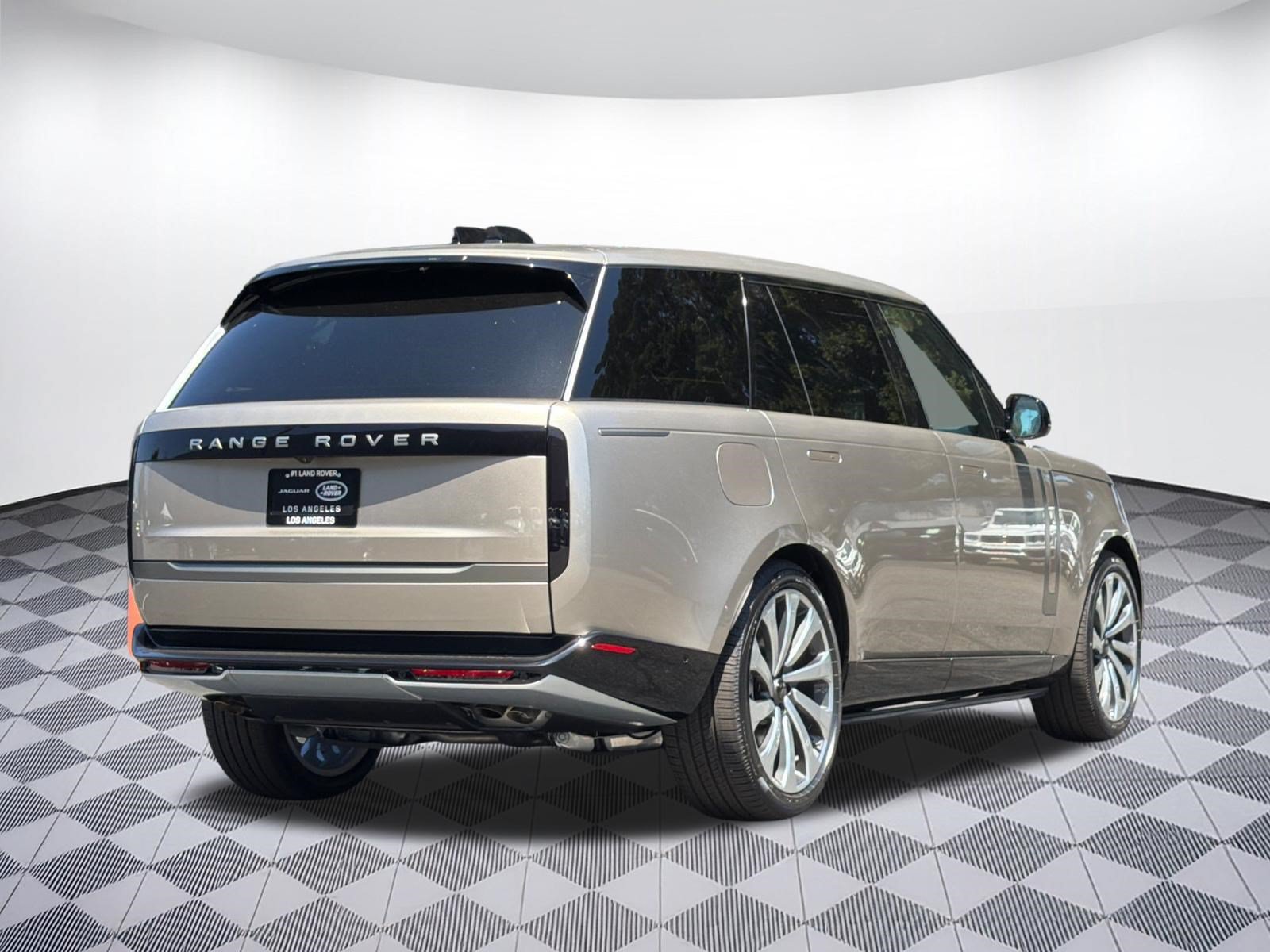 New 2026 Land Rover Range Rover Long Wheelbase SE AWD/4WD image 8