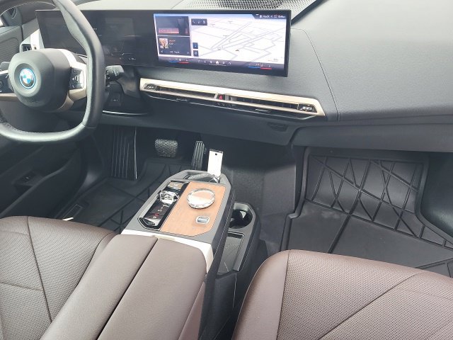 Used 2024 BMW iX xDrive50 w/ Premium Package AWD/4WD image 28