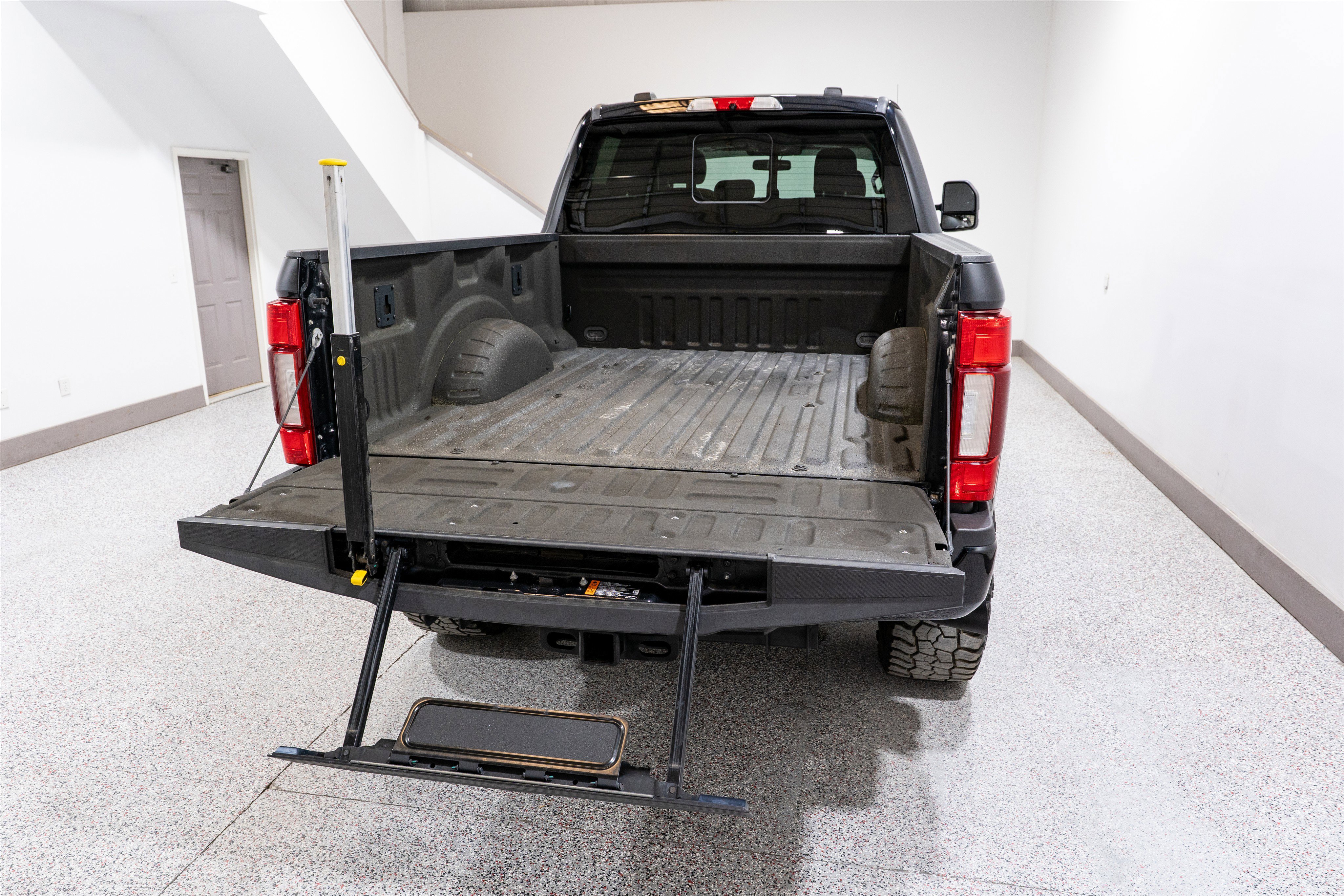 Used 2020 Ford F250 Lariat w/ Lariat Ultimate Package AWD/4WD image 11