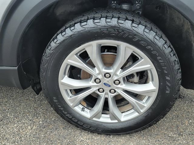 Used 2020 Ford Explorer XLT w/ Equipment Group 202A image 7