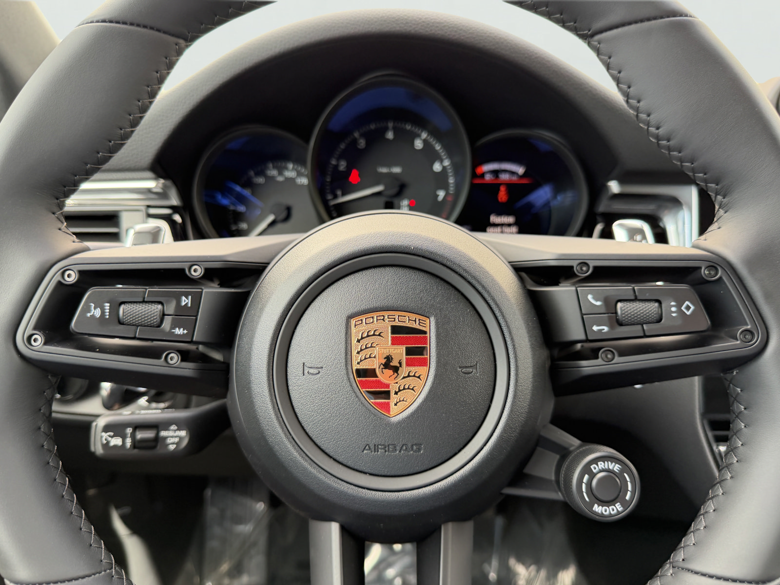 New 2026 Porsche Macan AWD/4WD image 31