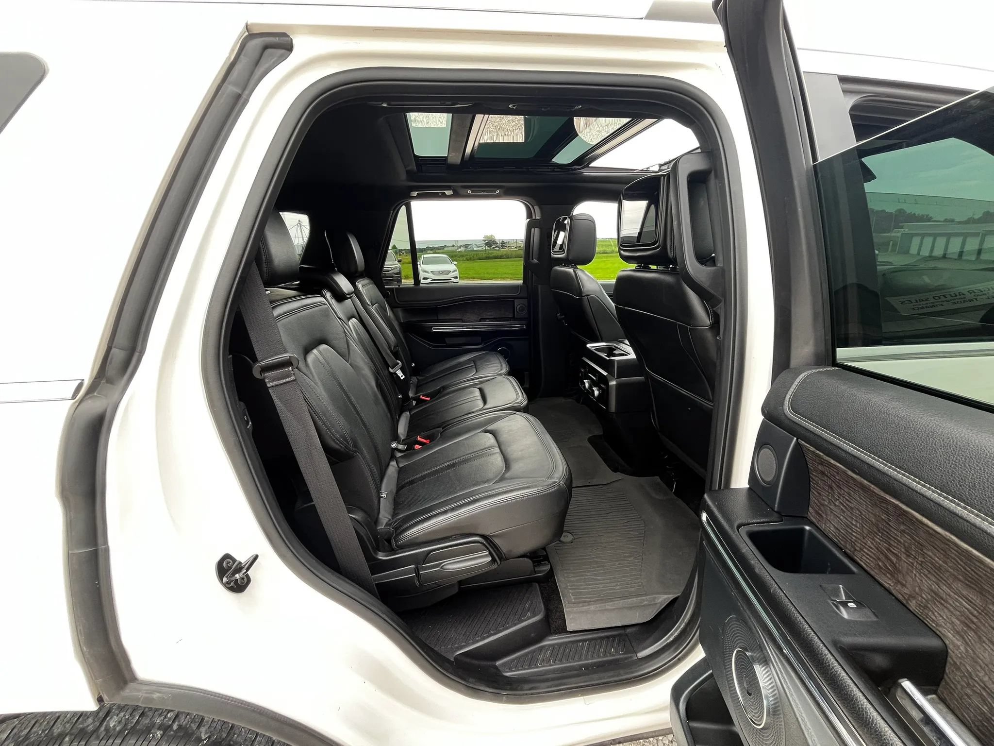 Used 2018 Ford Expedition Limited w/ Equipment Group 301A AWD/4WD image 12