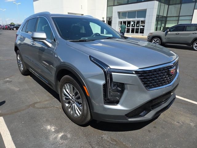 Used 2025 Cadillac XT4 Premium Luxury image 4