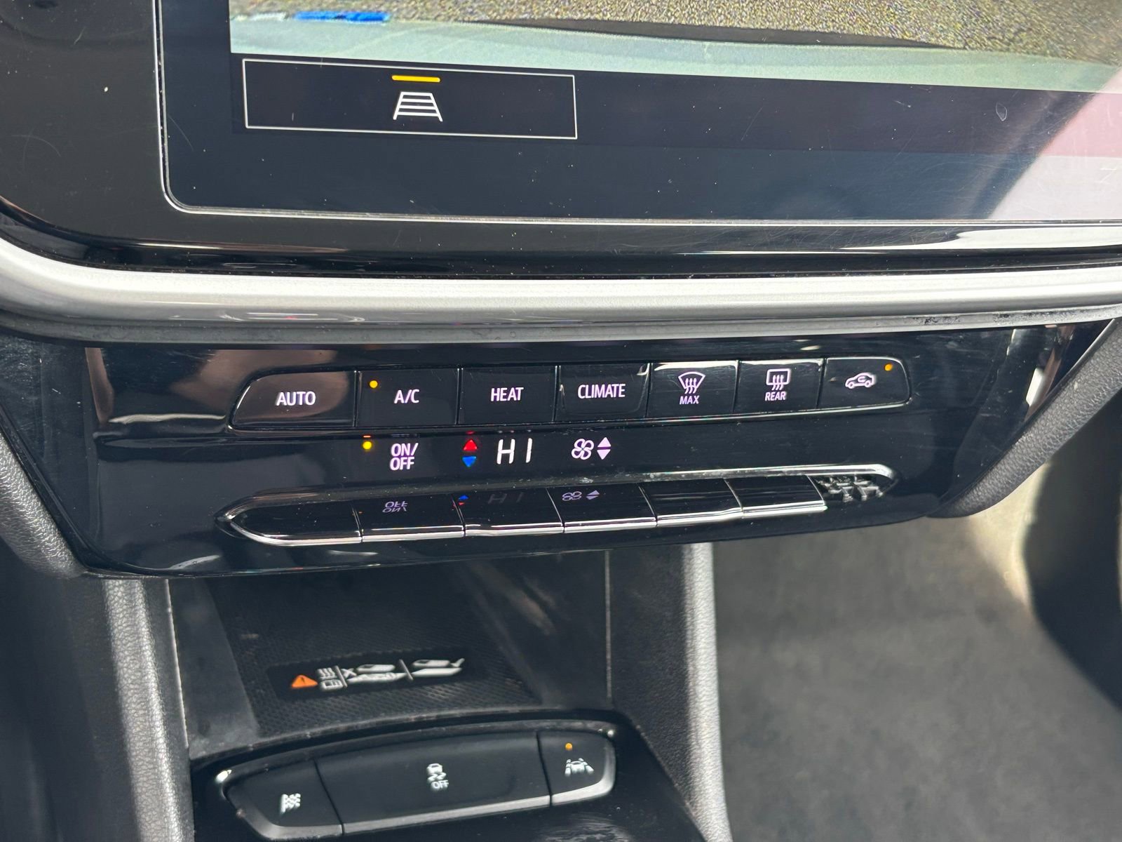 Used 2023 Chevrolet Bolt EUV LT FWD image 23