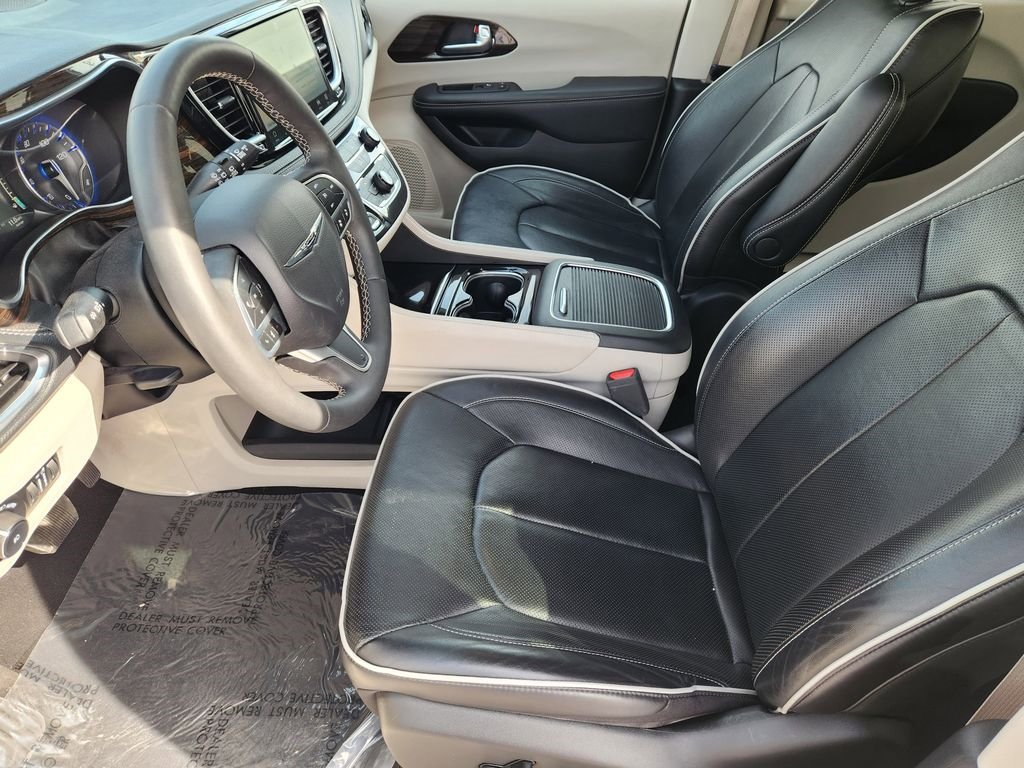 Used 2023 Chrysler Pacifica Limited image 13
