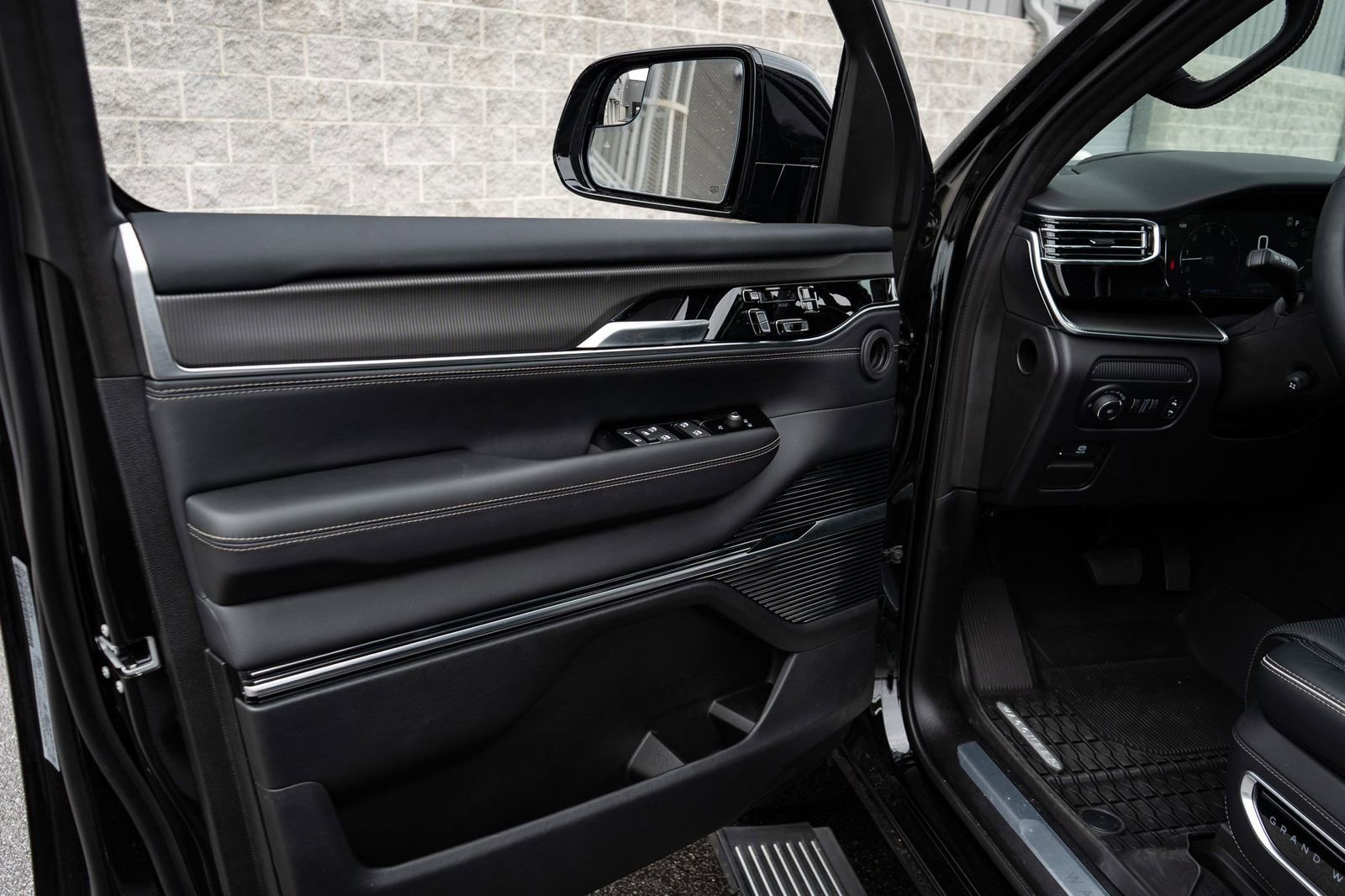 Used 2024 Jeep Grand Wagoneer L Series II w/ Quick Order Packagew 28T image 33