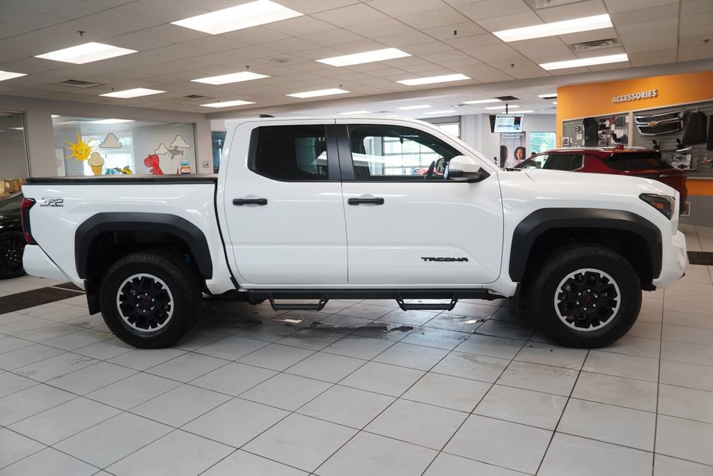 Used 2024 Toyota Tacoma TRD Off-Road w/ TRD Off Road Upgrade Package AWD/4WD image 12
