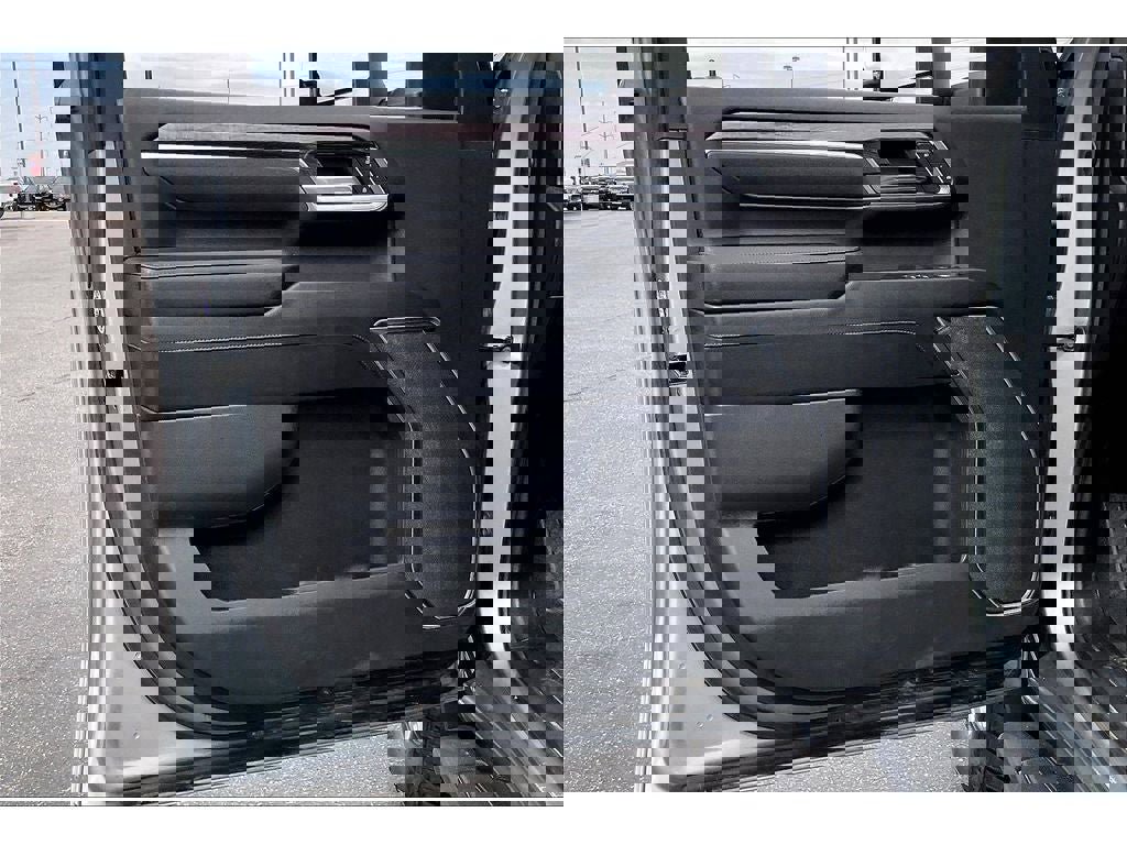 Used 2025 Chevrolet Silverado 3500 LTZ image 25