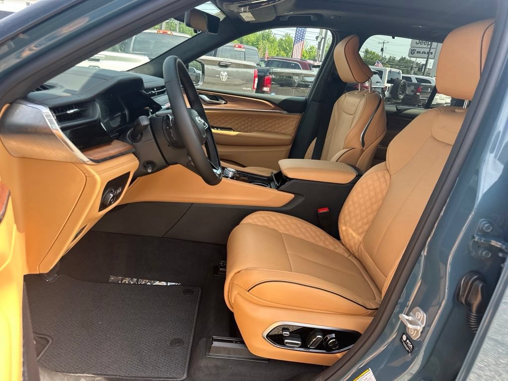 New 2026 Jeep Grand Cherokee Summit w/ Obsidian Package AWD/4WD image 10