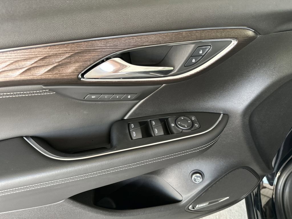 Used 2023 Buick Envision Avenir image 11