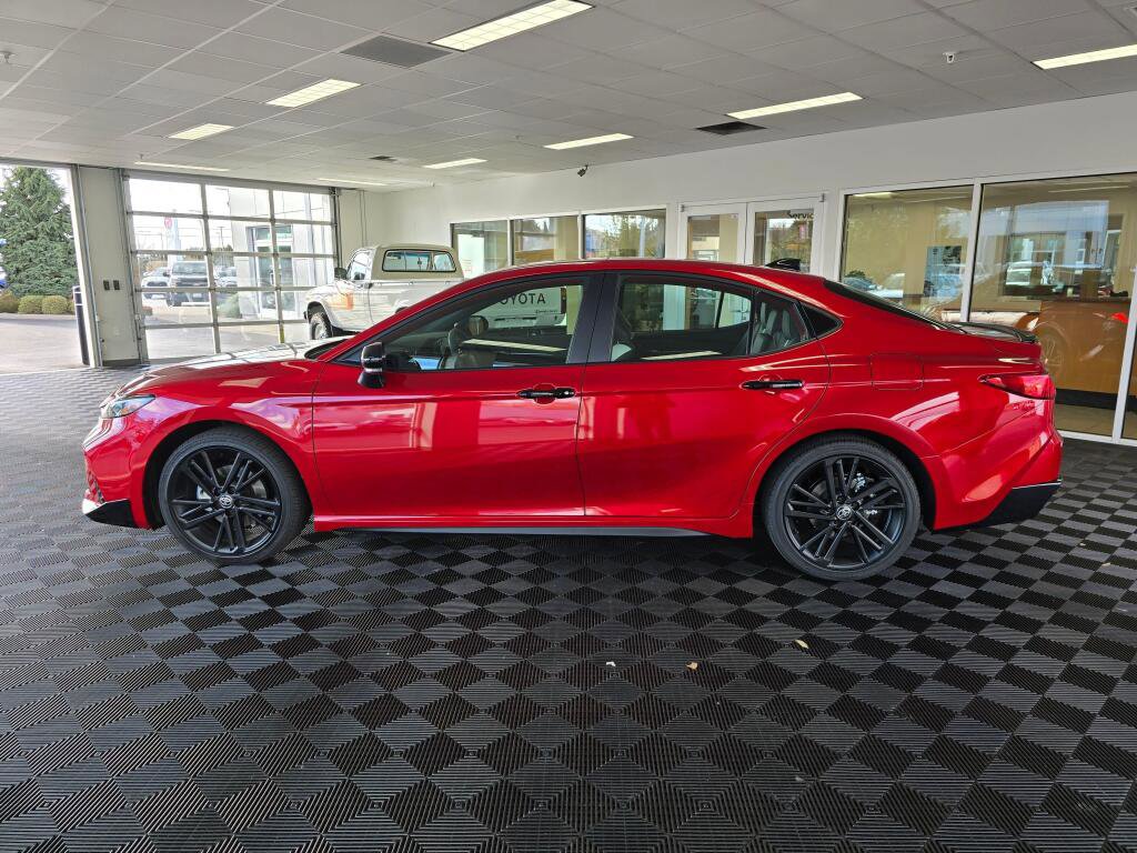 Used 2026 Toyota Camry Hybrid image 6