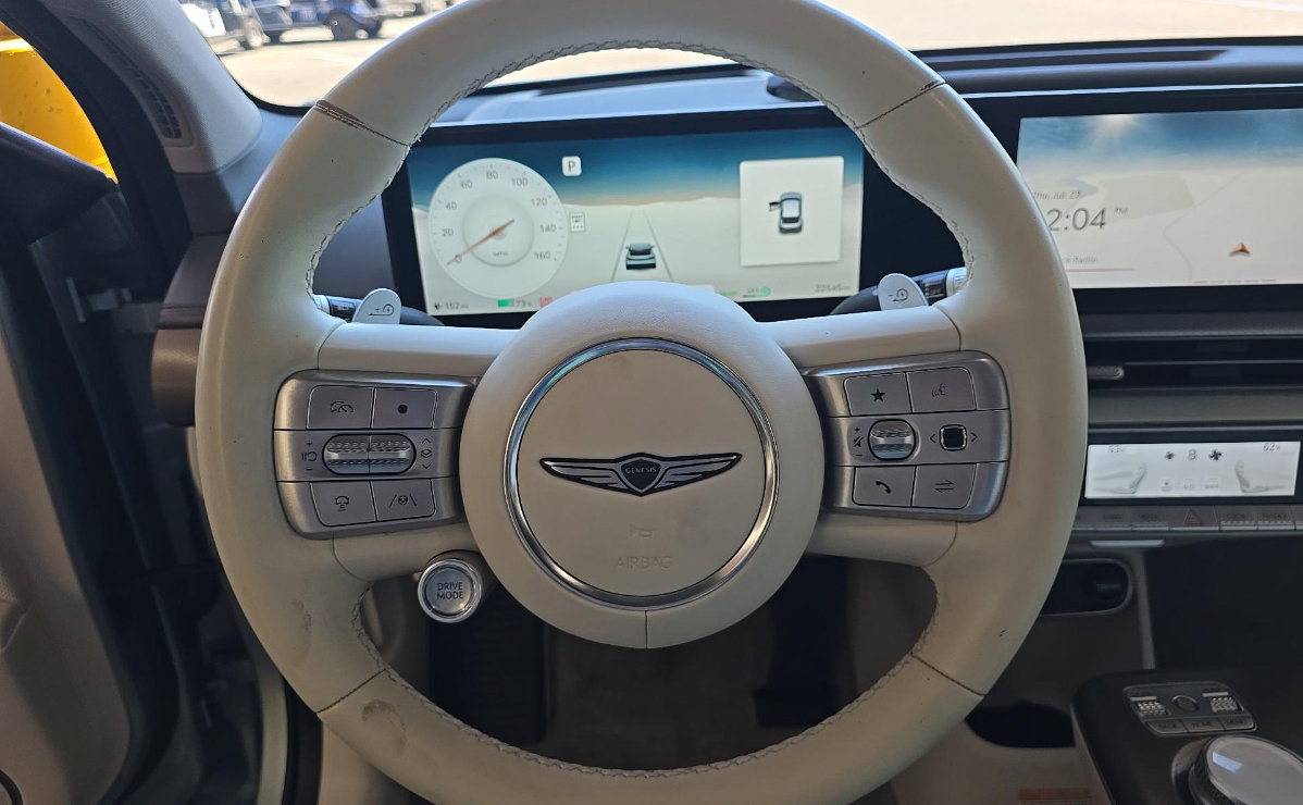 Used 2023 Genesis GV60 Advanced AWD/4WD image 8